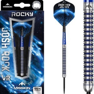 Een set van drie Mission Josh Rock V2 95% Tungsten Dartpijlen, naast de verpakking staat de dartpijl en een detail van de barrel